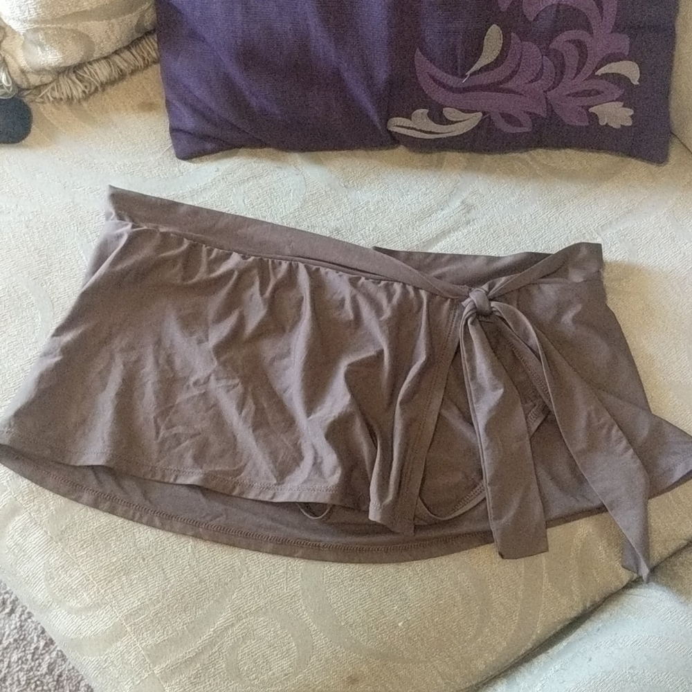 🌷 3/$20 Sale! Tommy Bahama swimsuit skirt